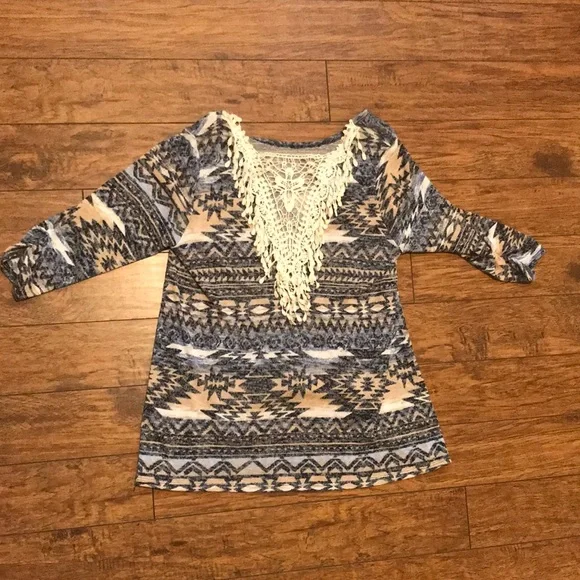 Signature Studio Woman 1X Aztec Crochet Fringe Top 3/4 Sleeve Geometric Boho - Picture 7 of 15
